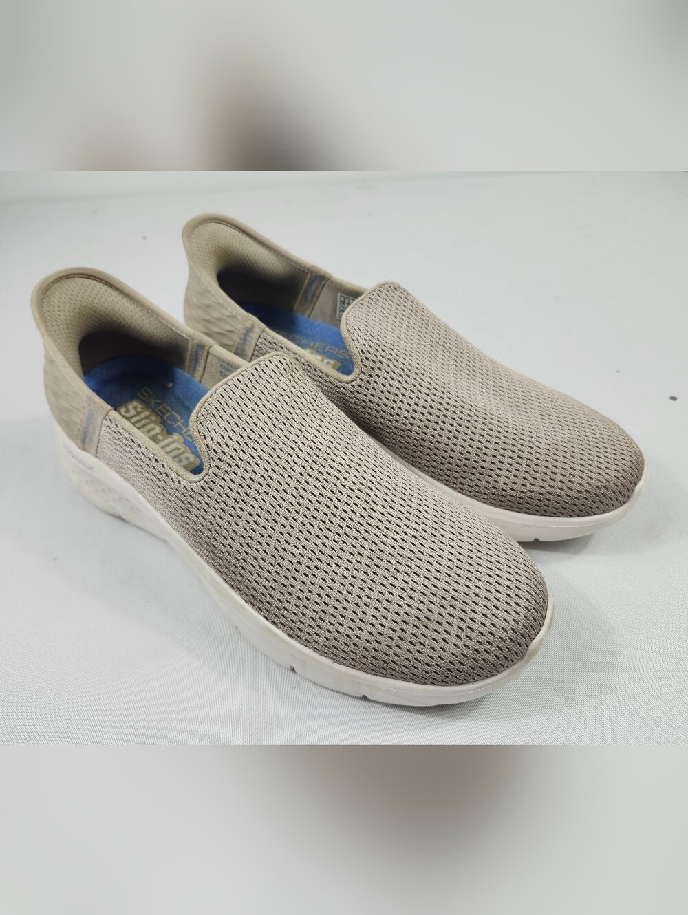Skechers Women's 9 M Memory Foam Slip-On Mesh Flats in Beige Taupe